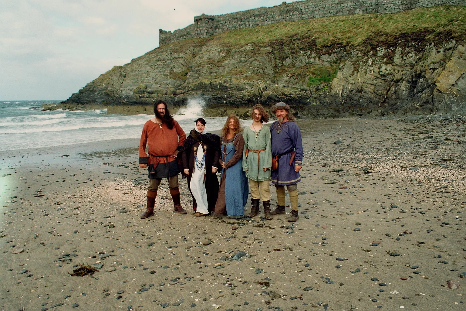 Die Sippe am Strand der Isle of Man