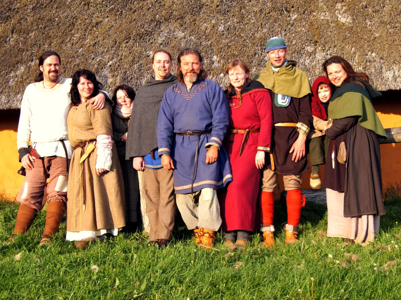 Die Gruppe vor dem Langhaus in Ribe