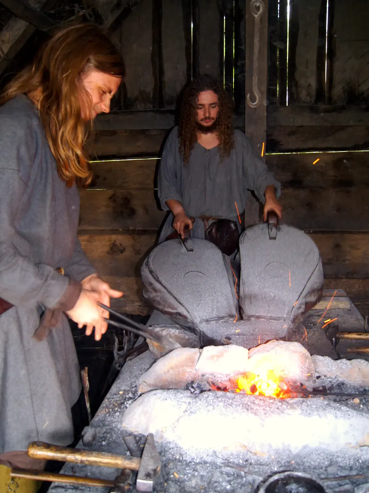 Guss am Feuer