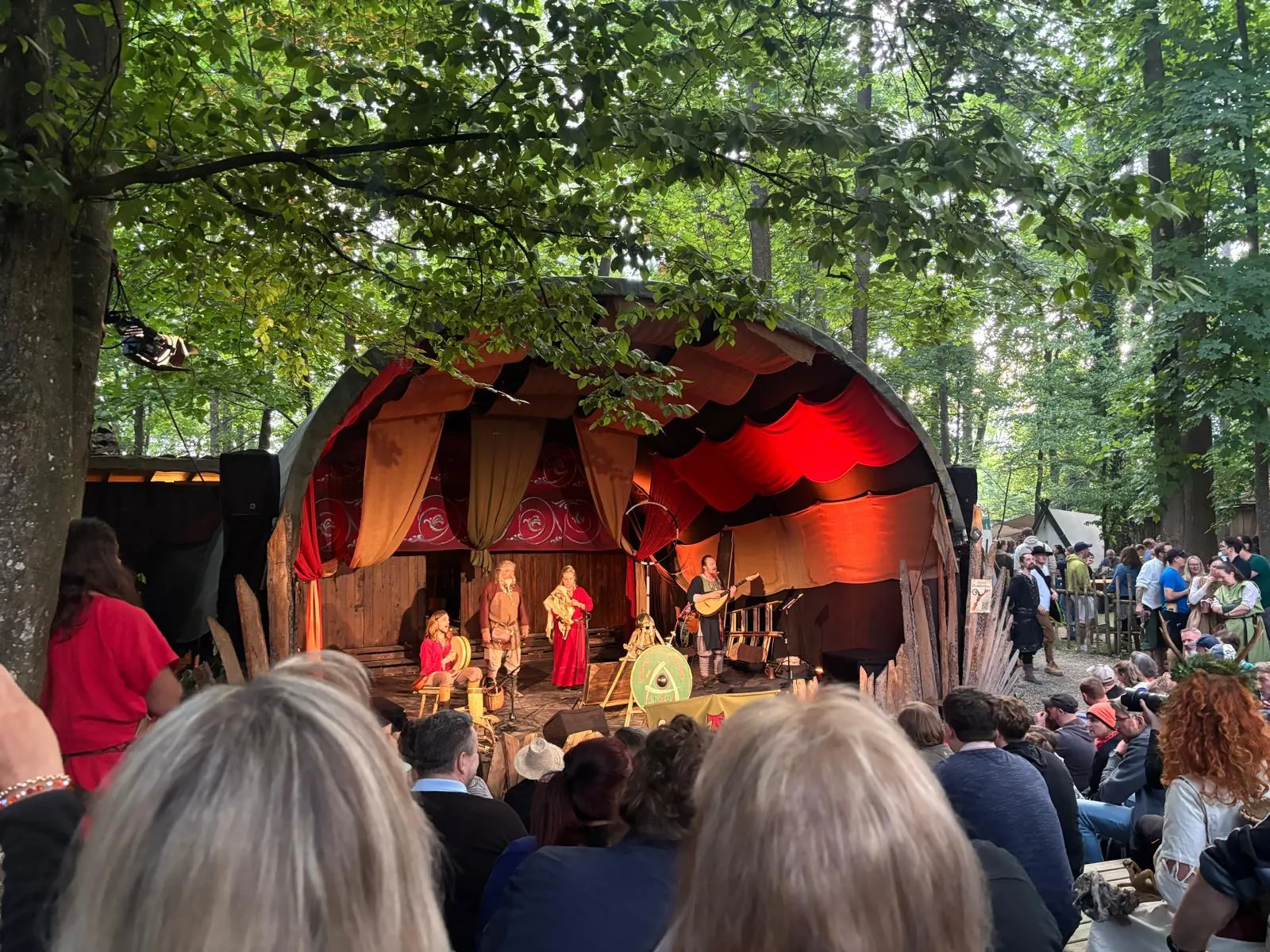 Publikum vor der Waldbühne
