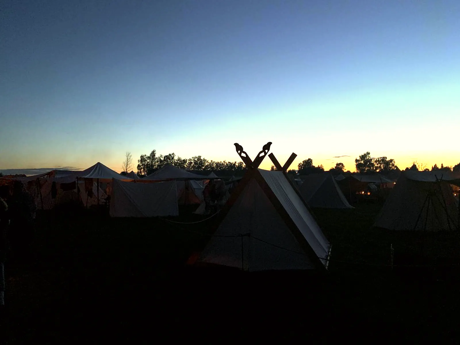 Das Lager bei Sonnenuntergang
