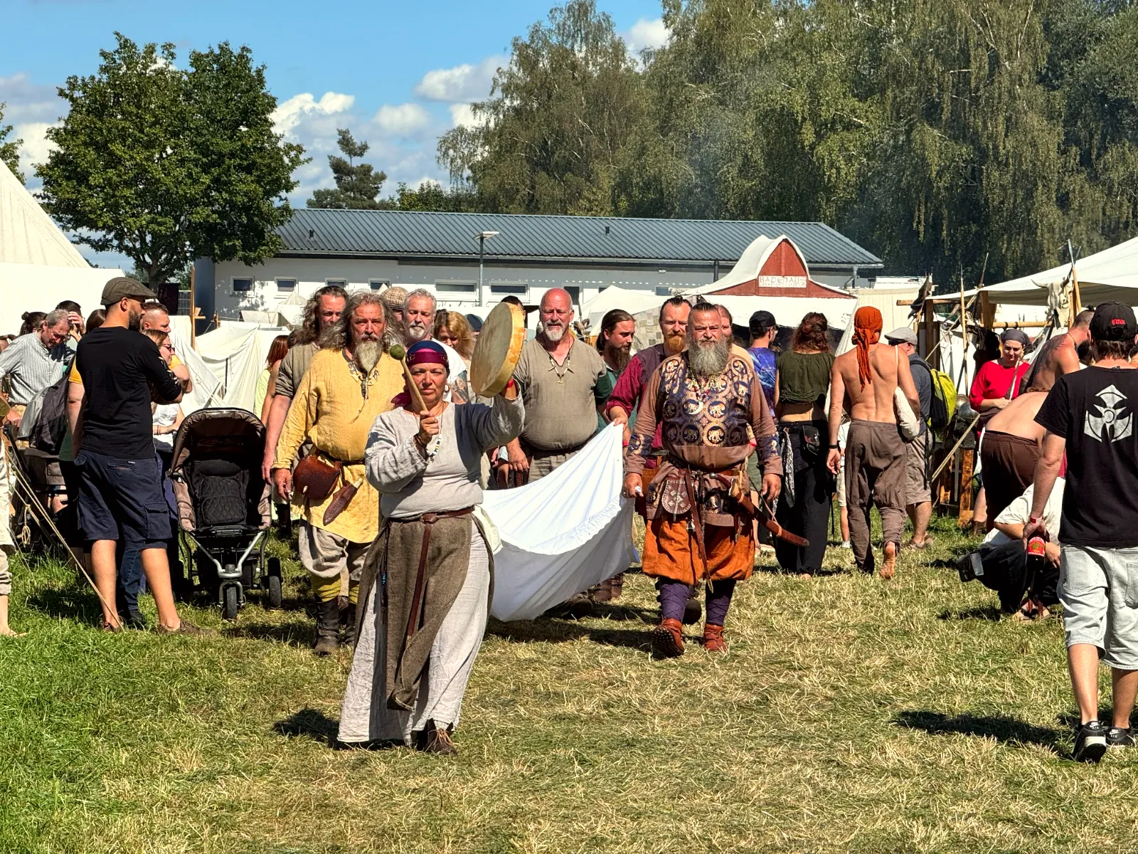 Umzug durch das Lager